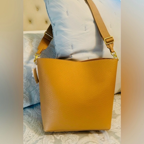 Amazon Essentials Tan Shoulder Bag NWT - Picture 2 of 8